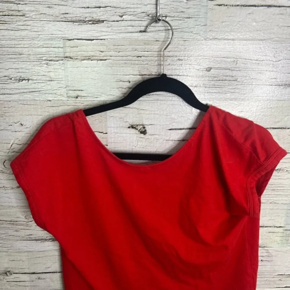 Aritzia Wilfred Adela T-Shirt | red | Size small - Picture 3 of 7